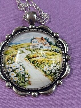 Scenic Cottage Daisy Pendant Necklace - White, Yellow, Green handmade new